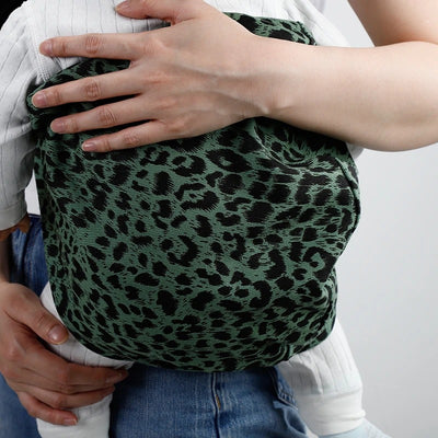 נשיאת תינוק בטיחותית בסגנון רטרו